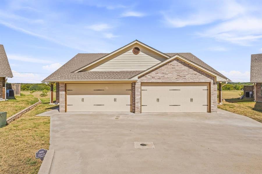 Property photo for 908 Dart Court, Granbury, TX