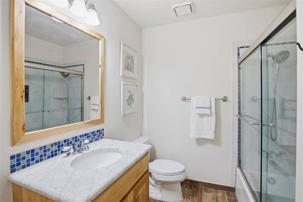 1920 Big Sky Drive, Lewisville, TX 75077 Secondary bathroom featuring a tub and shower combination.
