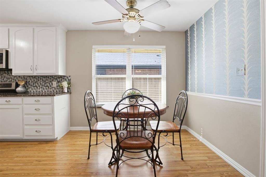 1920 Big Sky Drive, Lewisville, TX 75077 A charming dining nook just off the kitchen, perfect for morning coffee or gathering around the table.