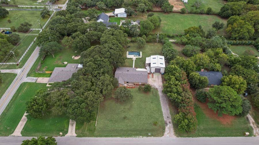 Property photo for 22 Spring Oaks Road, Burleson, TX