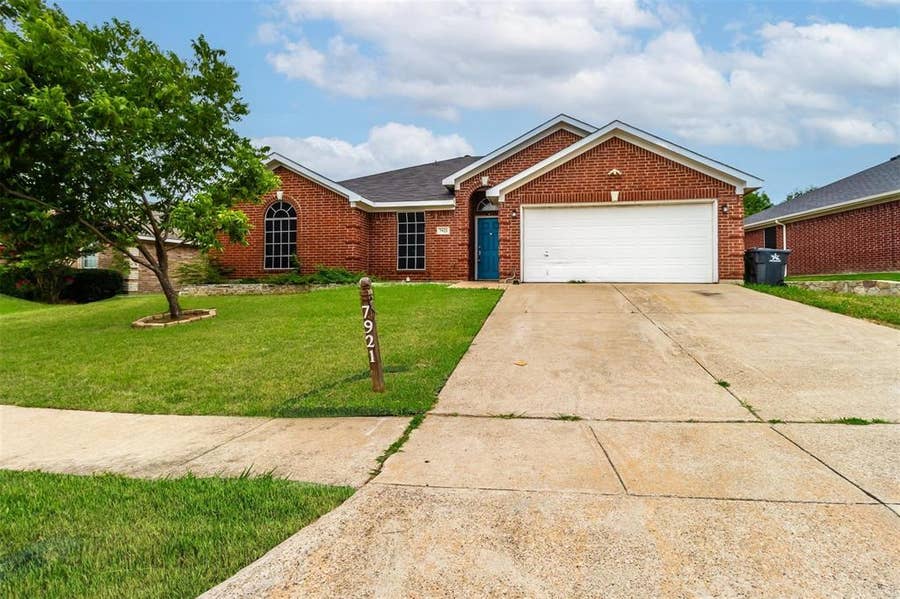 Property photo for 7921 Rattlers Court, Arlington, TX