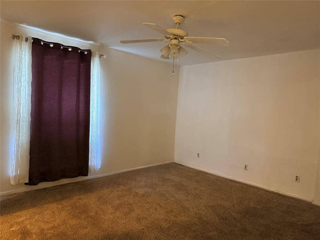 12888 Montfort Drive, #167, Dallas, TX 75230 Wall-to-wall carpeting and neutral wall tones