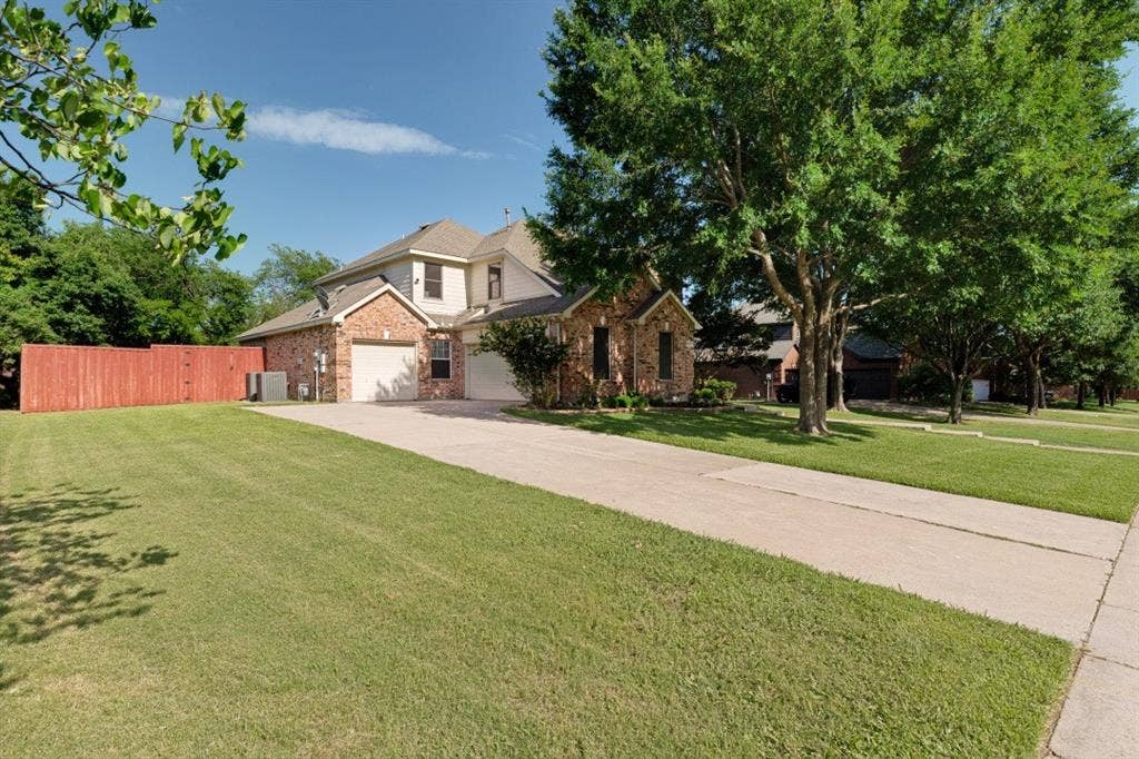10422 Whispering Pines Drive, Frisco, TX 75033