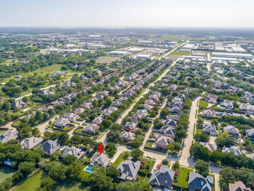 Zoned to exemplary Frisco ISD and just minutes from shopping, dining, parks, and entertainment