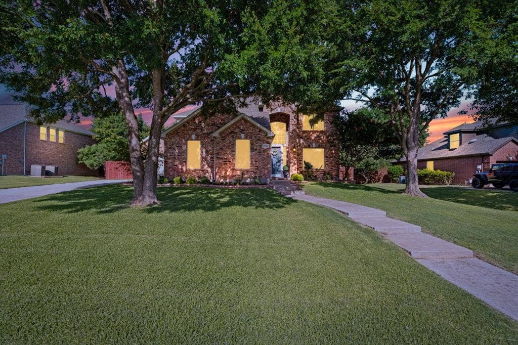Nestled in the desirable Meadow Hill Estates community, this 2,980-square-foot Frisco home features 4 bedrooms, 3 full baths, a private office, a downstairs media room, and a spacious 3-car garage.