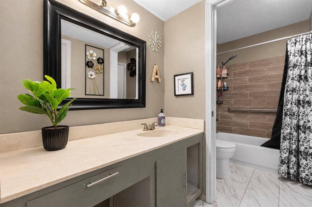 10319 Waterbury Drive, Dallas, TX 75217 10319 Waterbury Drive, Dallas, TX 75217
