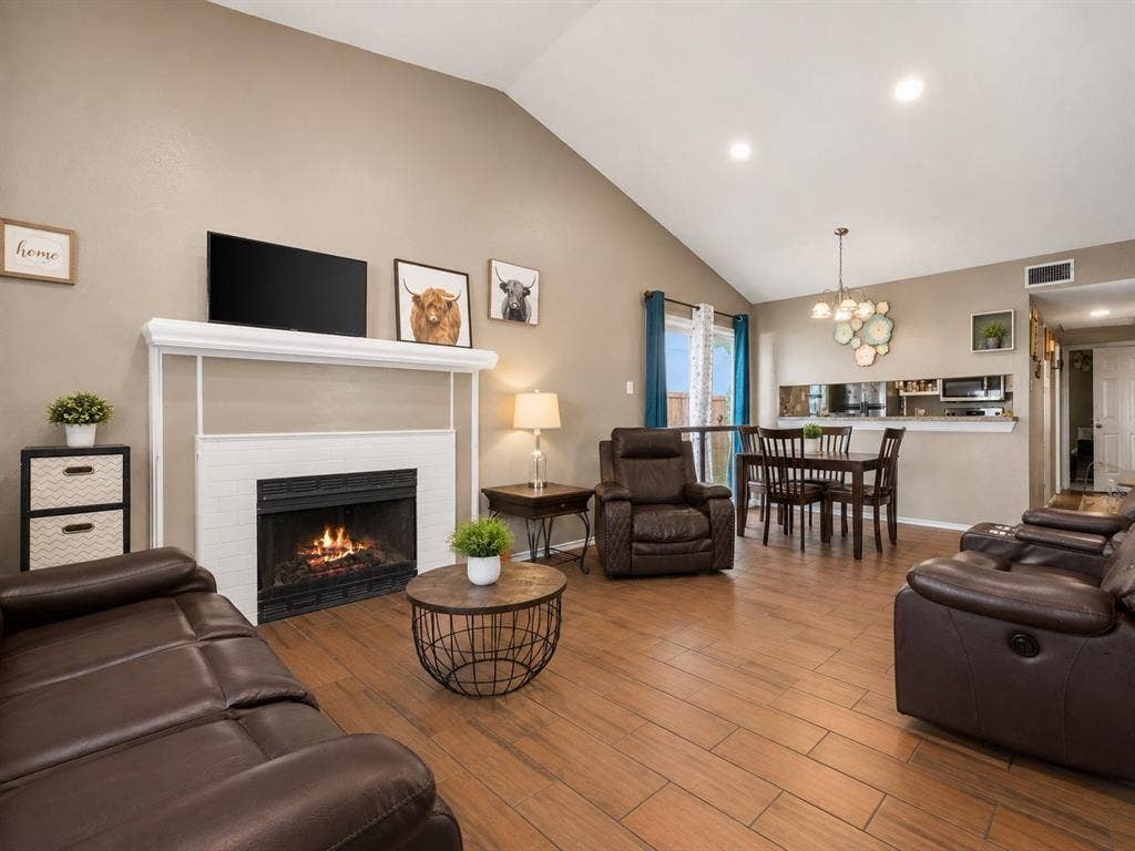 10319 Waterbury Drive, Dallas, TX 75217 10319 Waterbury Drive, Dallas, TX 75217