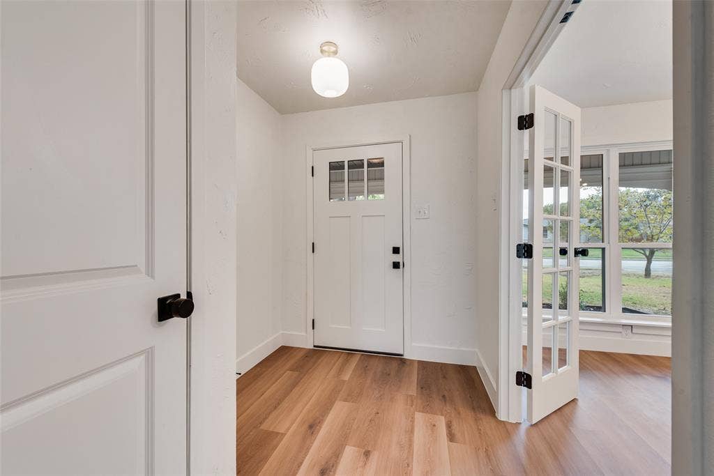 Bright entry welcomes you with new flooring and fresh finishes.