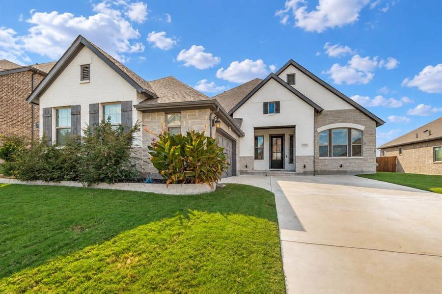 Property photo for 1304 Brandenburg Street, Mansfield, TX