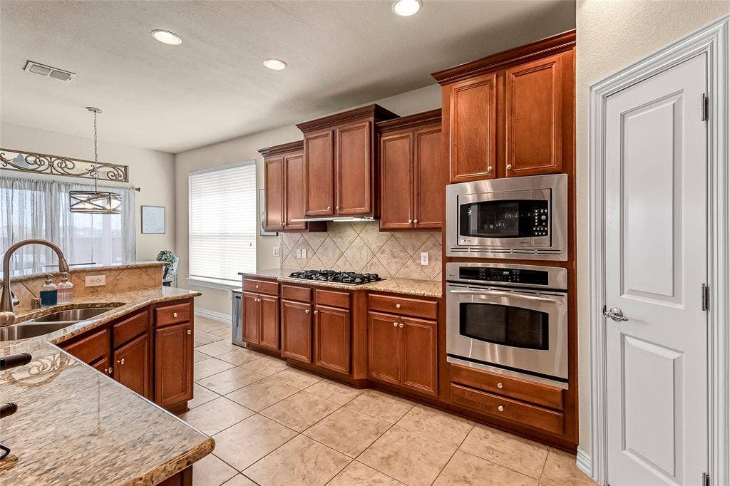 153 Byron Nelson Court, Frisco, TX 75036 Large pantry