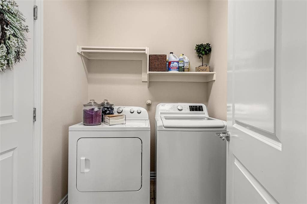 153 Byron Nelson Court, Frisco, TX 75036 Laundry leads to garage