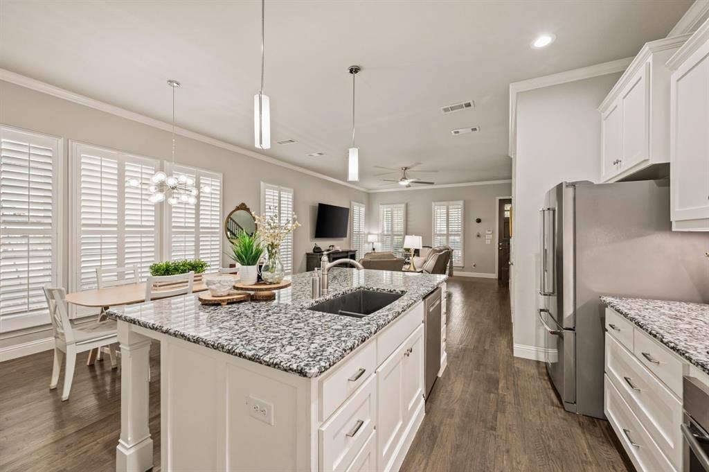 737 Hammond Street, Coppell, TX 75019 737 Hammond Street, Coppell, TX 75019