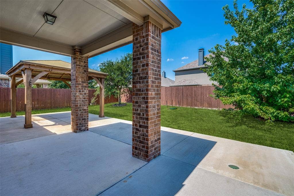 200 Mount Olive Avenue, McKinney, TX 75072 200 Mount Olive Avenue, McKinney, TX 75072