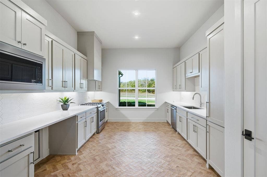 940 Healey Drive, Fairview, TX 75069 Prep Kitchen