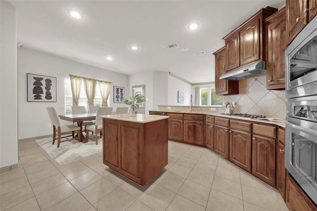 336 Gotland Drive, Grand Prairie, TX 75052 336 Gotland Drive, Grand Prairie, TX 75052