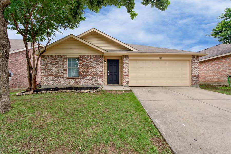 Property photo for 829 Santa Rosa Drive, Fort Worth, TX