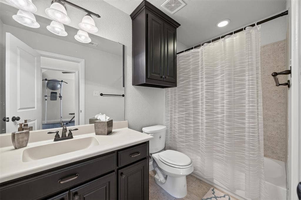 108 Crystal Creek Drive, Red Oak, TX 75154