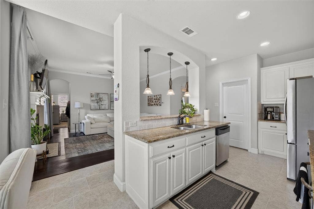108 Crystal Creek Drive, Red Oak, TX 75154