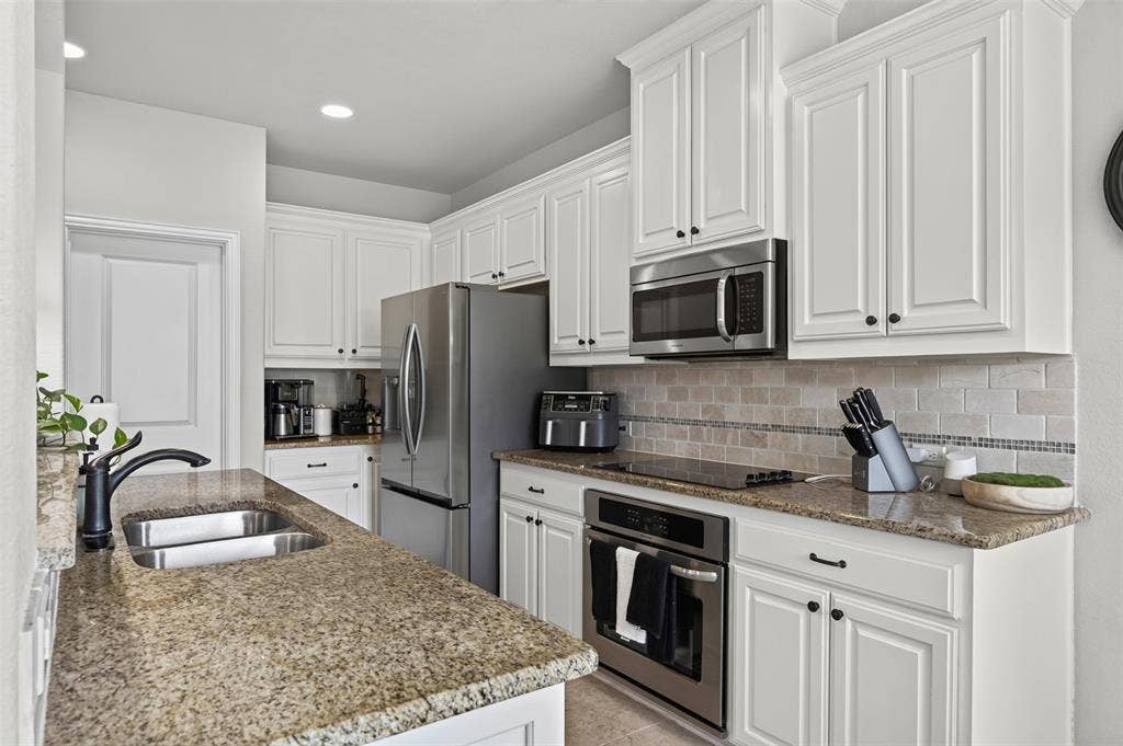 108 Crystal Creek Drive, Red Oak, TX 75154
