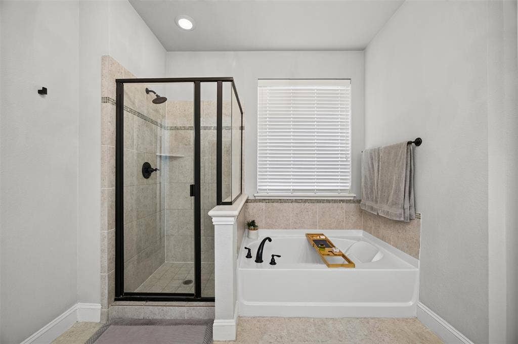 108 Crystal Creek Drive, Red Oak, TX 75154