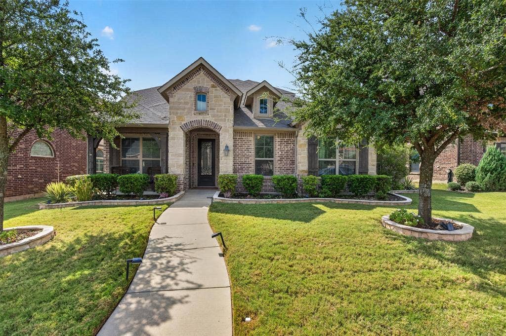 108 Crystal Creek Drive, Red Oak, TX 75154