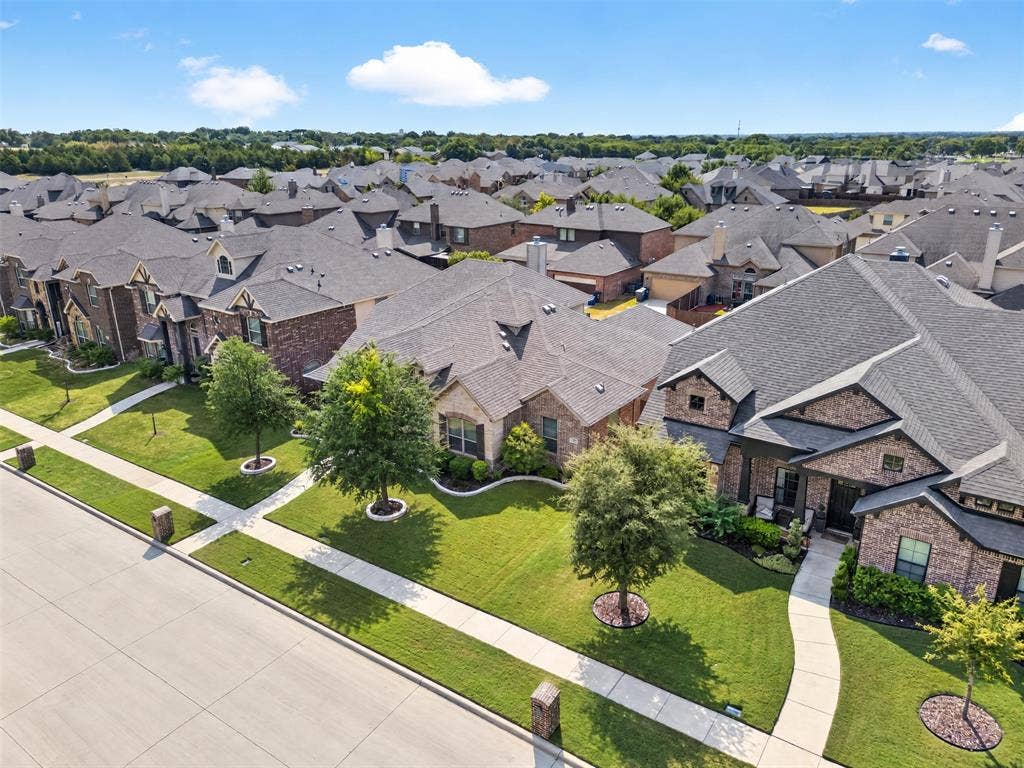 108 Crystal Creek Drive, Red Oak, TX 75154