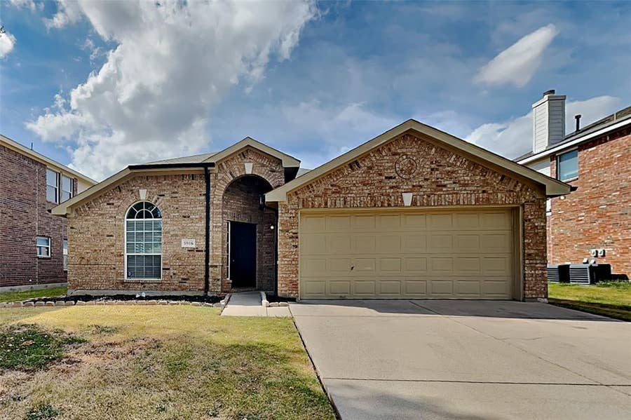 Property photo for 3916 Shiver Road, Fort Worth, TX