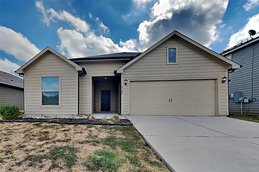 Property photo for 8304 Smokey Creek Pass, Fort Worth, TX