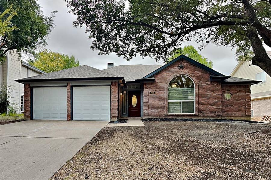 Property photo for 7512 Lake Arrowhead Drive, Fort Worth, TX