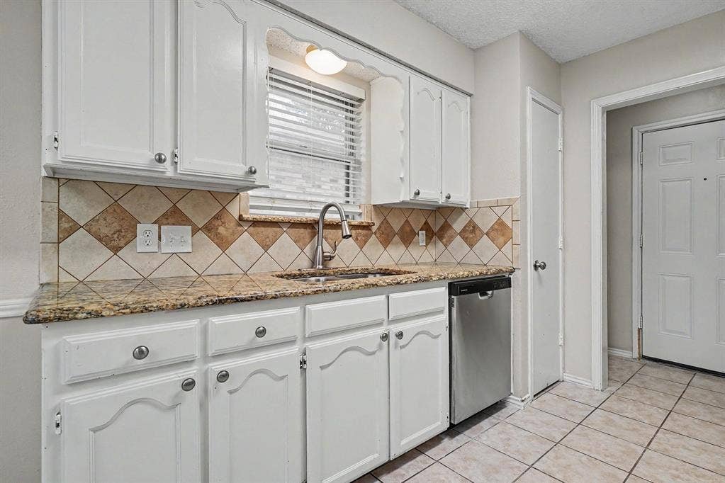 8237 Lara Lane, Watauga, TX 76148