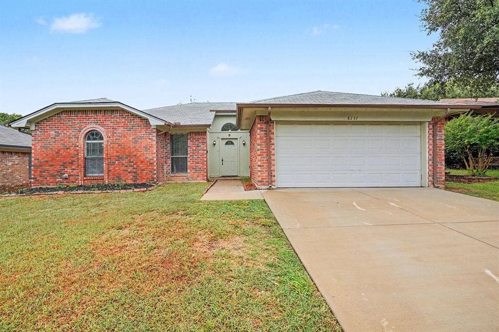 8237 Lara Lane, Watauga, TX 76148