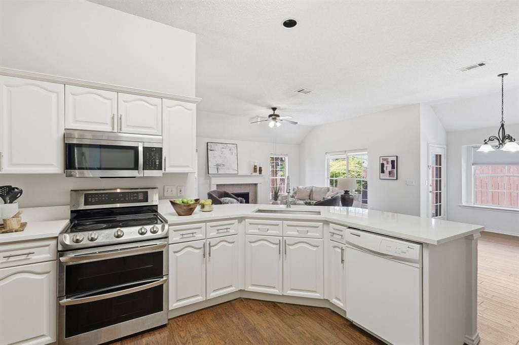 7641 King Arthur Road, Frisco, TX 75035 7641 King Arthur Road, Frisco, TX 75035
