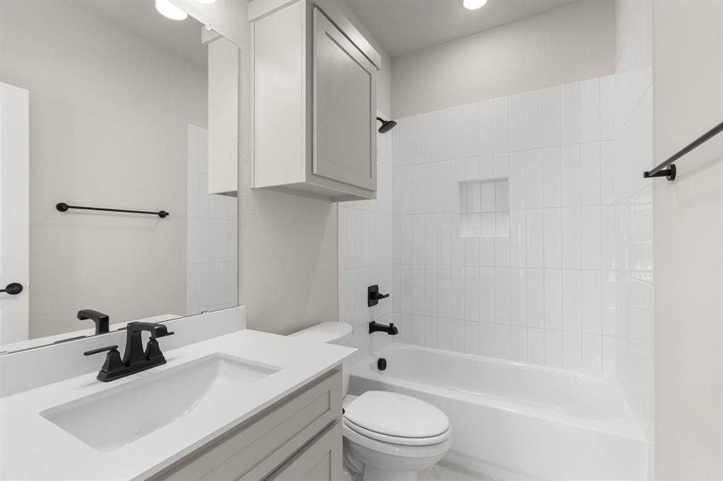 1633 Briarwood, Midlothian, TX 76065 1633 Briarwood-Bathroom-2