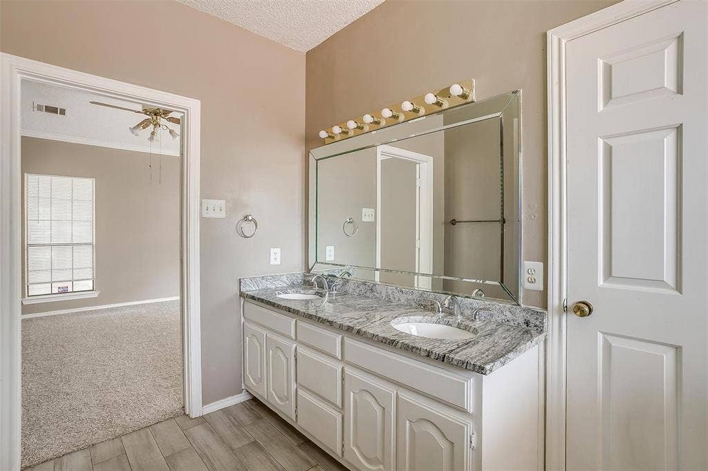 9017 Rodeo Drive, Irving, TX 75063 9017 Rodeo Drive, Irving, TX 75063