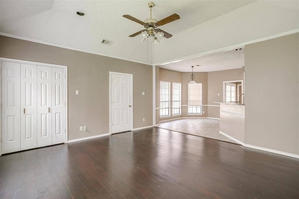 9017 Rodeo Drive, Irving, TX 75063 9017 Rodeo Drive, Irving, TX 75063