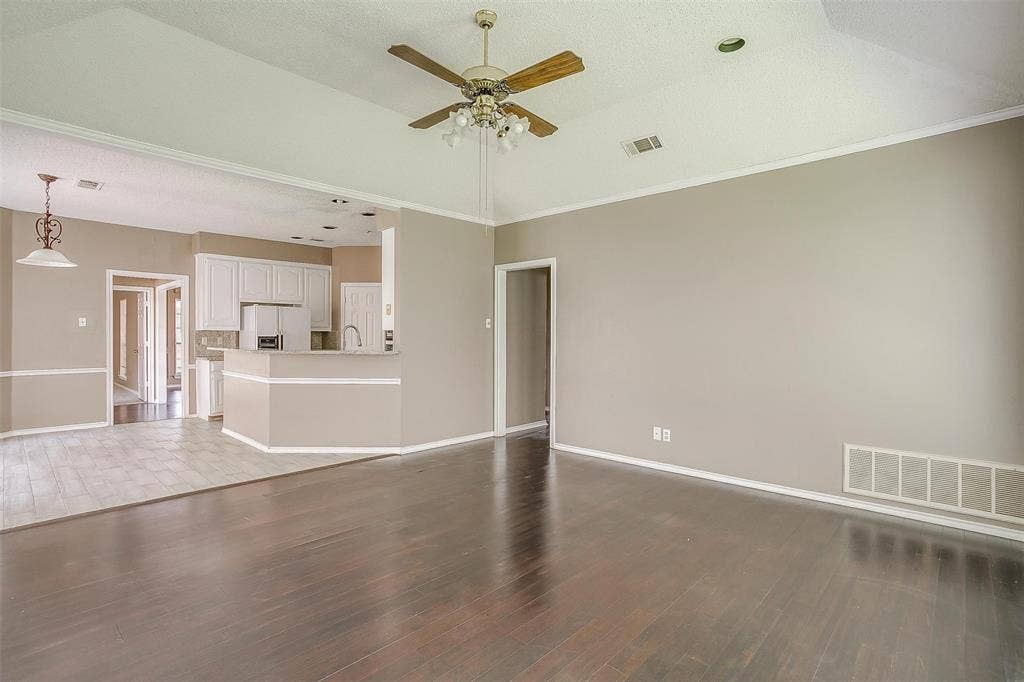 9017 Rodeo Drive, Irving, TX 75063 9017 Rodeo Drive, Irving, TX 75063