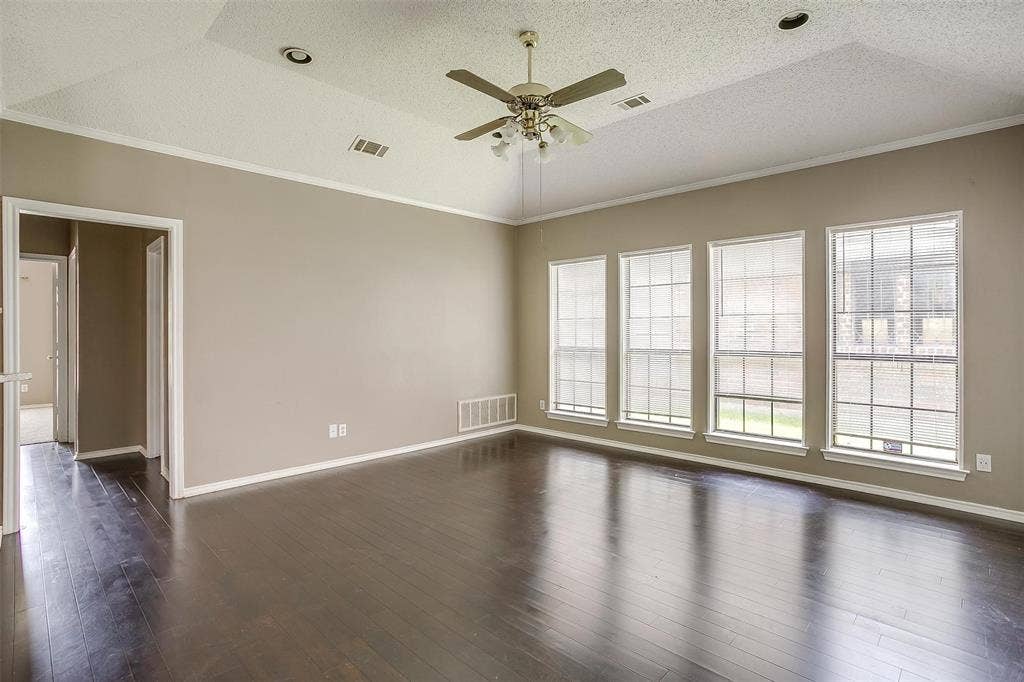 9017 Rodeo Drive, Irving, TX 75063 9017 Rodeo Drive, Irving, TX 75063