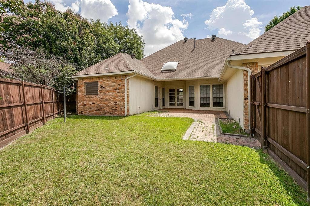 9017 Rodeo Drive, Irving, TX 75063 9017 Rodeo Drive, Irving, TX 75063