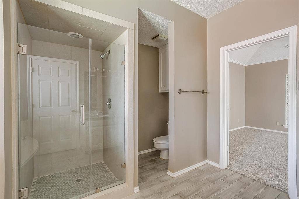 9017 Rodeo Drive, Irving, TX 75063 9017 Rodeo Drive, Irving, TX 75063