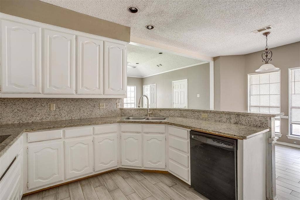 9017 Rodeo Drive, Irving, TX 75063 9017 Rodeo Drive, Irving, TX 75063
