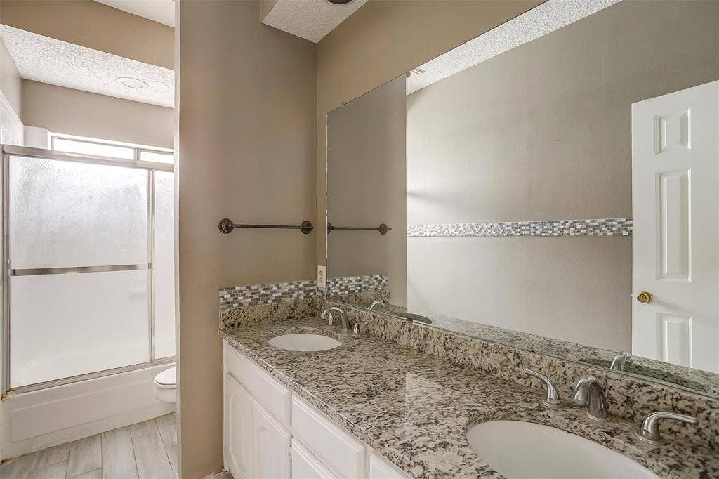 9017 Rodeo Drive, Irving, TX 75063 9017 Rodeo Drive, Irving, TX 75063