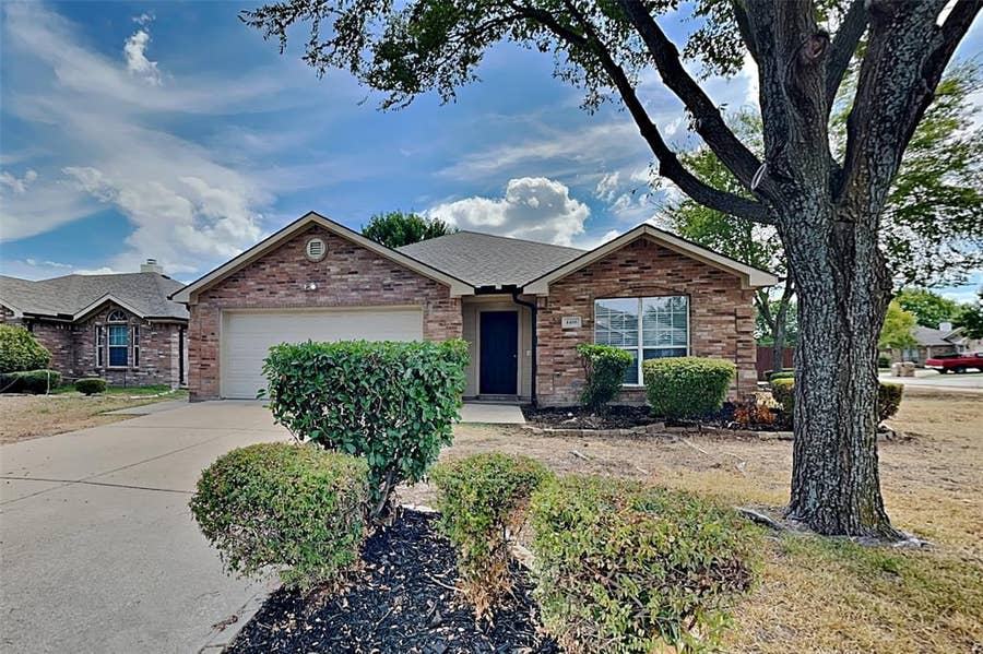 Property photo for 4406 Fox Meadows Lane, Mansfield, TX