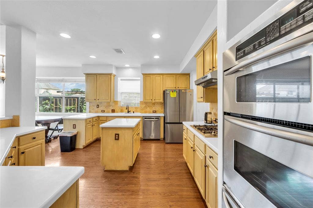 8305 Bartley Circle, Plano, TX 75025 8305 Bartley Circle, Plano, TX 75025