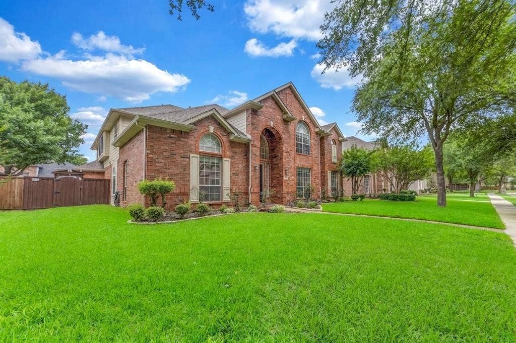 8305 Bartley Circle, Plano, TX 75025 8305 Bartley Circle, Plano, TX 75025