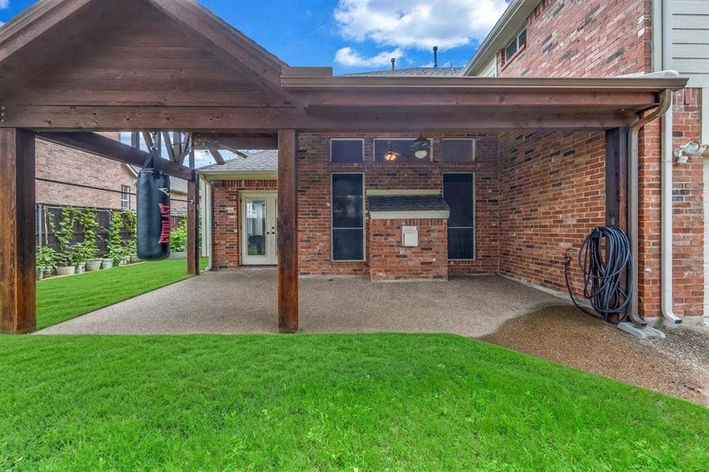 8305 Bartley Circle, Plano, TX 75025 8305 Bartley Circle, Plano, TX 75025