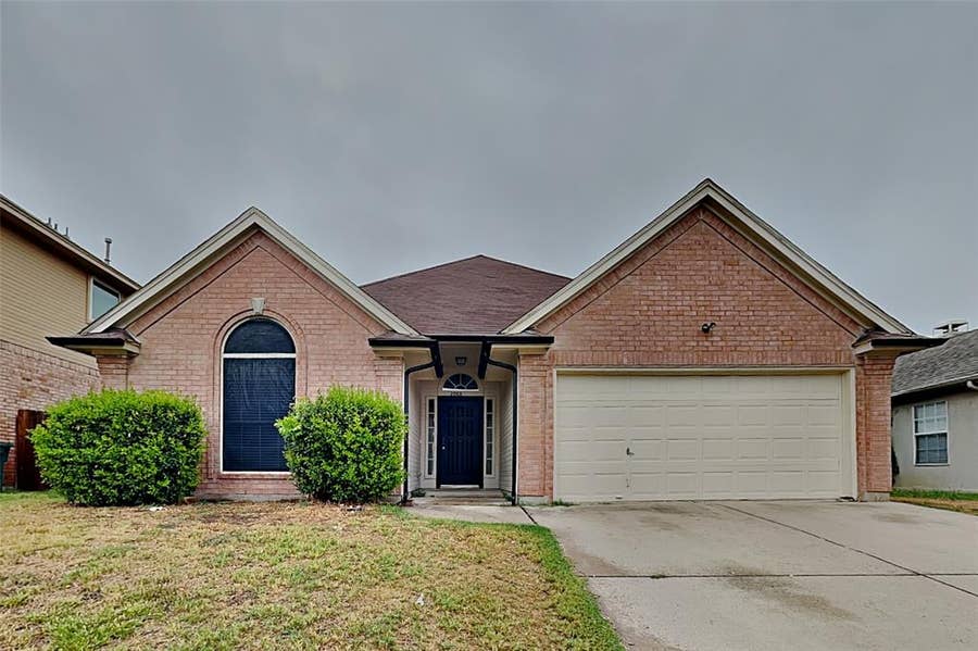 Property photo for 2988 Thames Trail, Fort Worth, TX