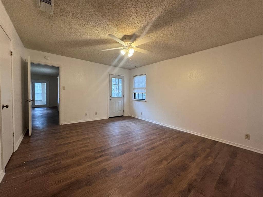 1107 Sierra Vista Drive, Granbury, TX 76048 1107 Sierra Vista Drive, Granbury, TX 76048