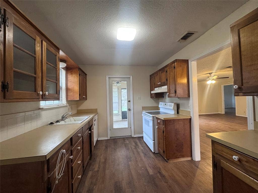 1107 Sierra Vista Drive, Granbury, TX 76048 1107 Sierra Vista Drive, Granbury, TX 76048