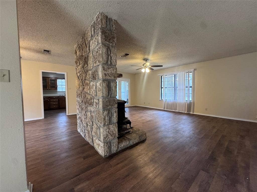 1107 Sierra Vista Drive, Granbury, TX 76048 1107 Sierra Vista Drive, Granbury, TX 76048