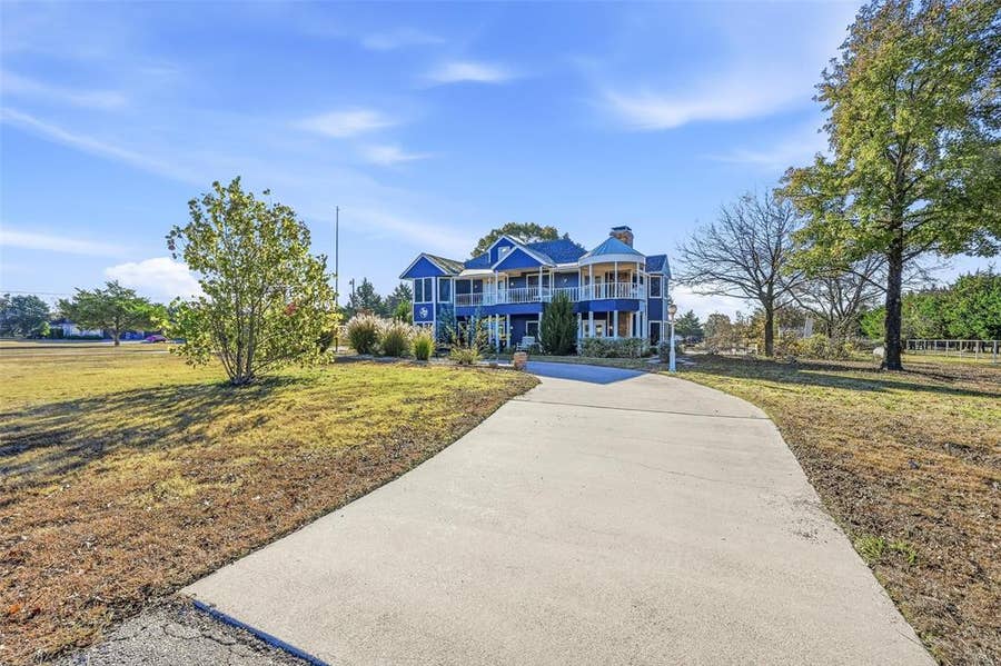 Property photo for 438 Johnson Lane, Ovilla, TX